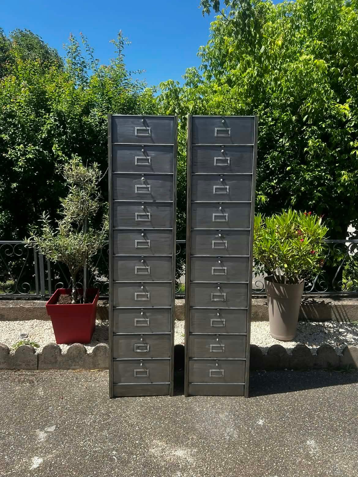 Paire de colonnes à clapets en métal rénovées