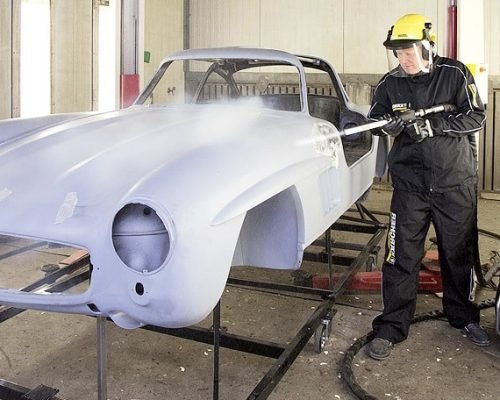 Nettoyage cryogénique d'une caisse de voiture